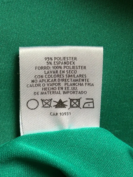 Green evening formal gown dress with jewelry - Picture 11 of 11